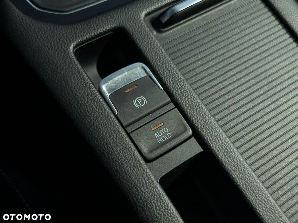 Volkswagen Passat 2.0 TDI Elegance DSG - 29