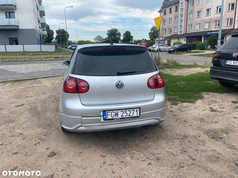 Volkswagen Golf 1.6 FSI Sportline - 3