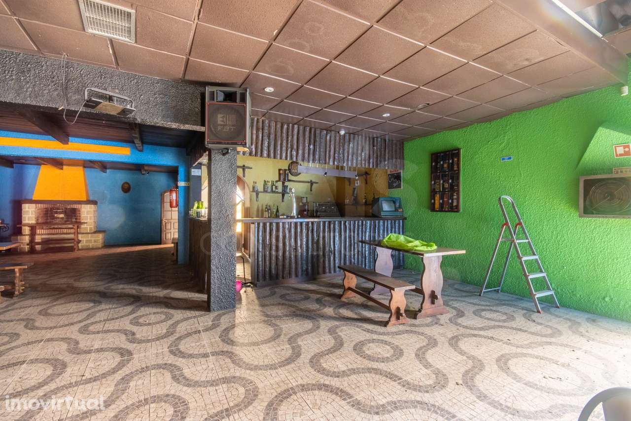 Edíficio Térreo com uma área de construção de 524m2 inserido num te... - Grande imagem: 3/10