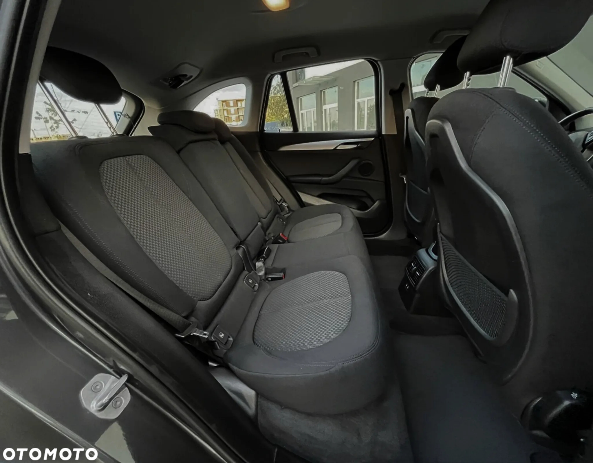BMW X1 xDrive25e Business Edition - 36