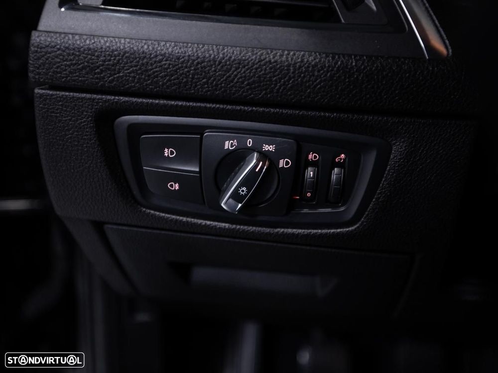BMW 116 d Pack Desportivo M - 14