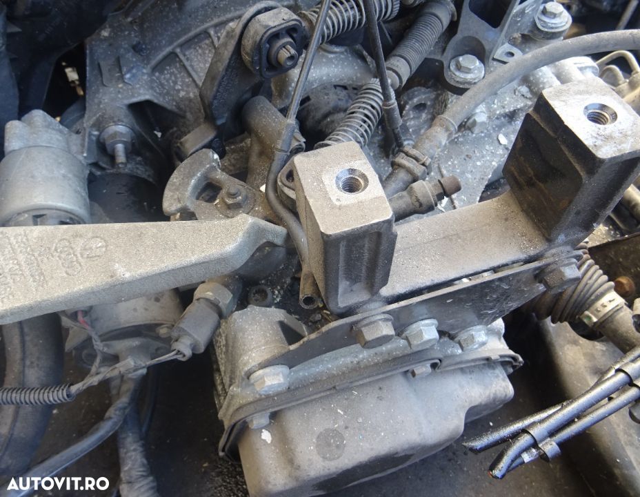 Cutie viteze Volkswagen Polo 1.2 TDI CFW din 2011 - 1