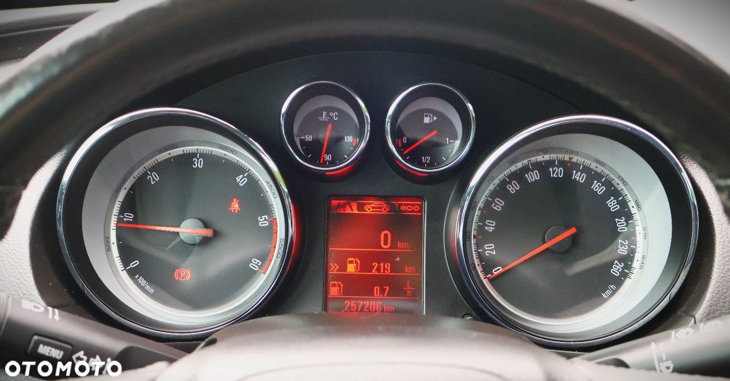 Opel Insignia - 12