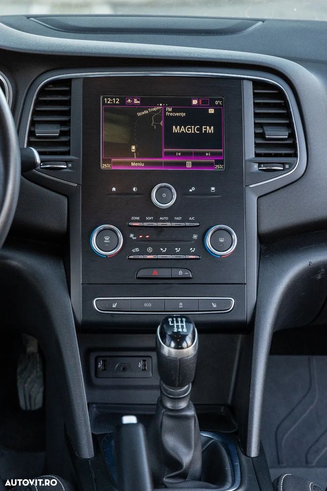 Renault Megane Blue dCi 116 Zen - 12