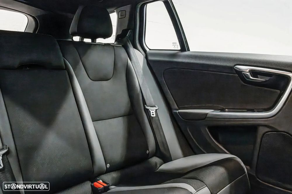 Volvo V60 2.0 D4 Momentum Start/Stop - 3