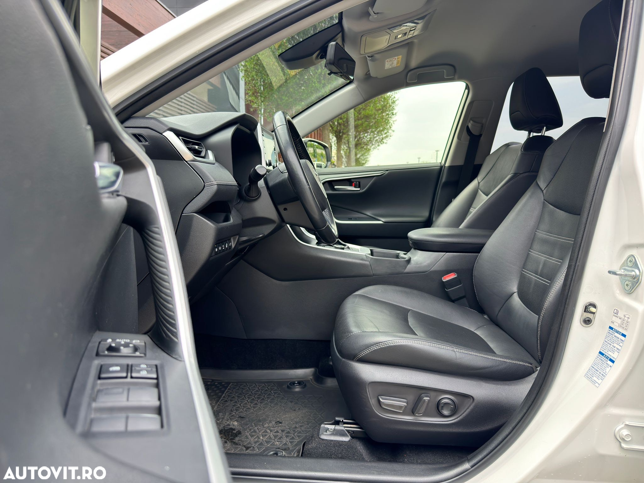 Toyota RAV4 2.5 Hybrid VVT-iE 4x4 Luxury Premium - 5