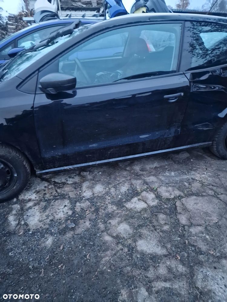 Drzwi  lewe polo  6R  6C  3d  w  kolorze  L041 - 2