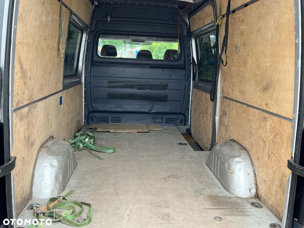 Mercedes-Benz Sprinter - 13