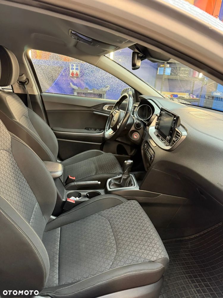 Kia Ceed 1.6 CRDi SCR L Business Line - 10