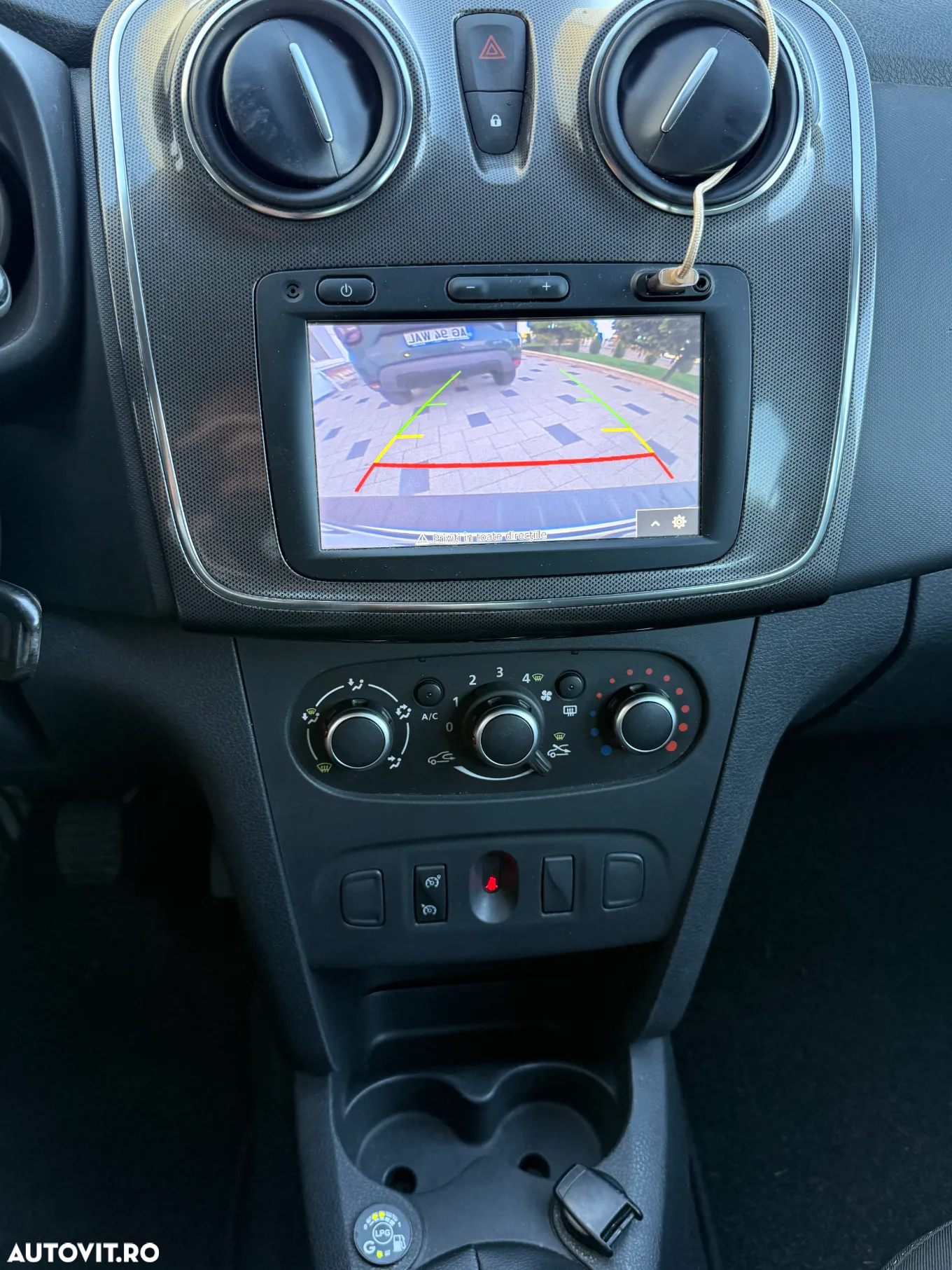 Dacia Logan Stepway TCe 100 GPL - 9