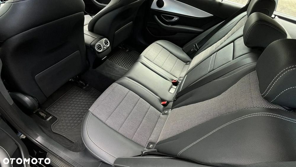 Mercedes-Benz Klasa E 220 d 4-Matic 9G-TRONIC - 15