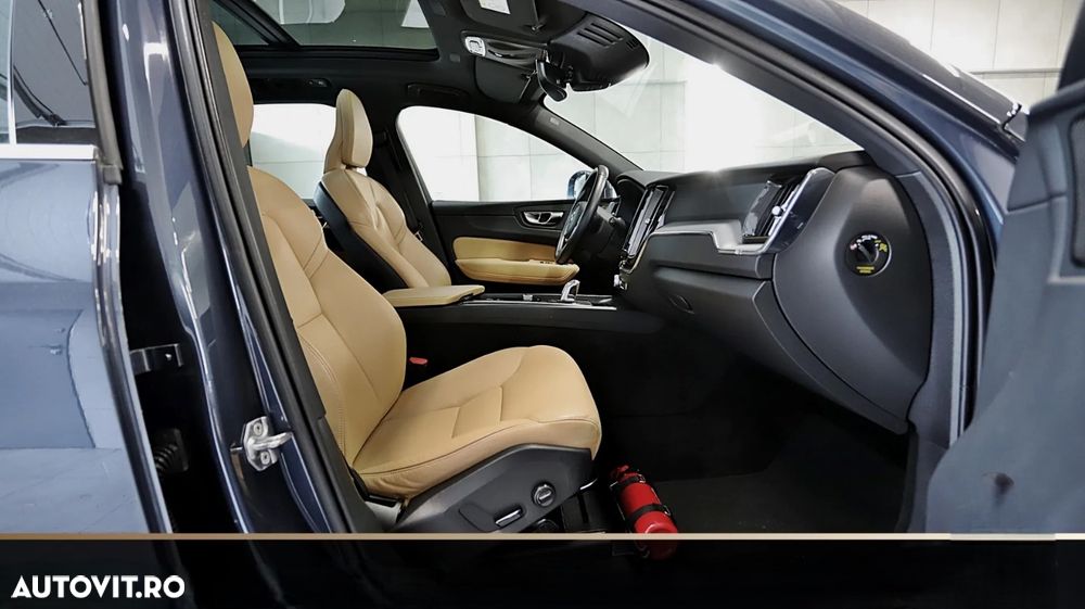 Volvo XC 60 T8 Twin Engine AWD Momentum Pro - 5