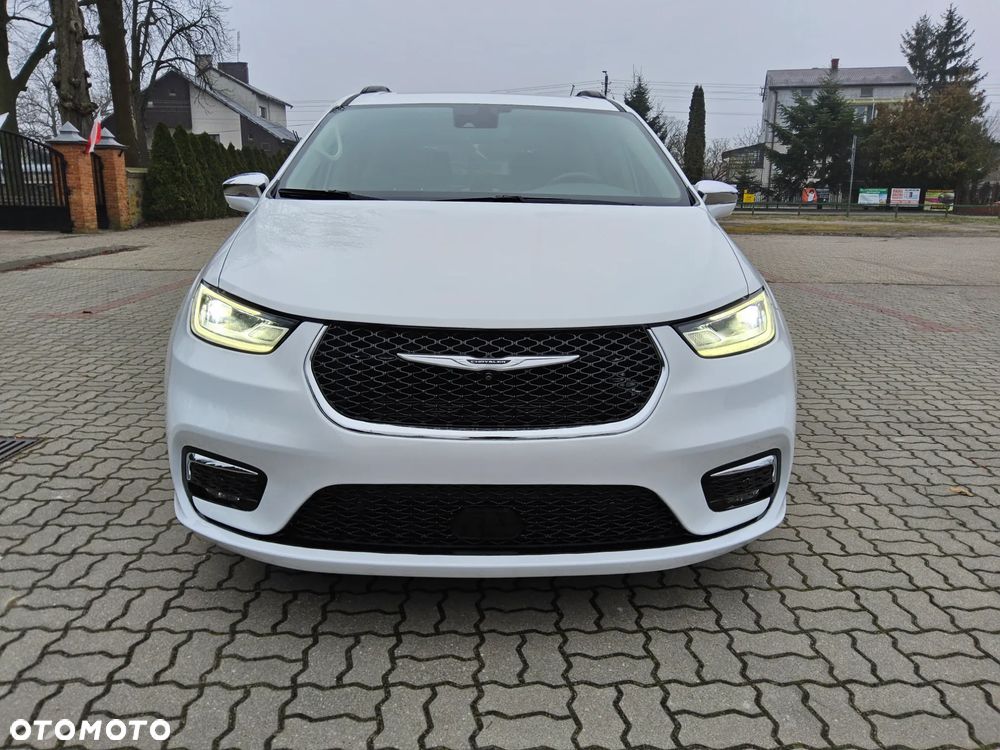 Chrysler Pacifica - 1