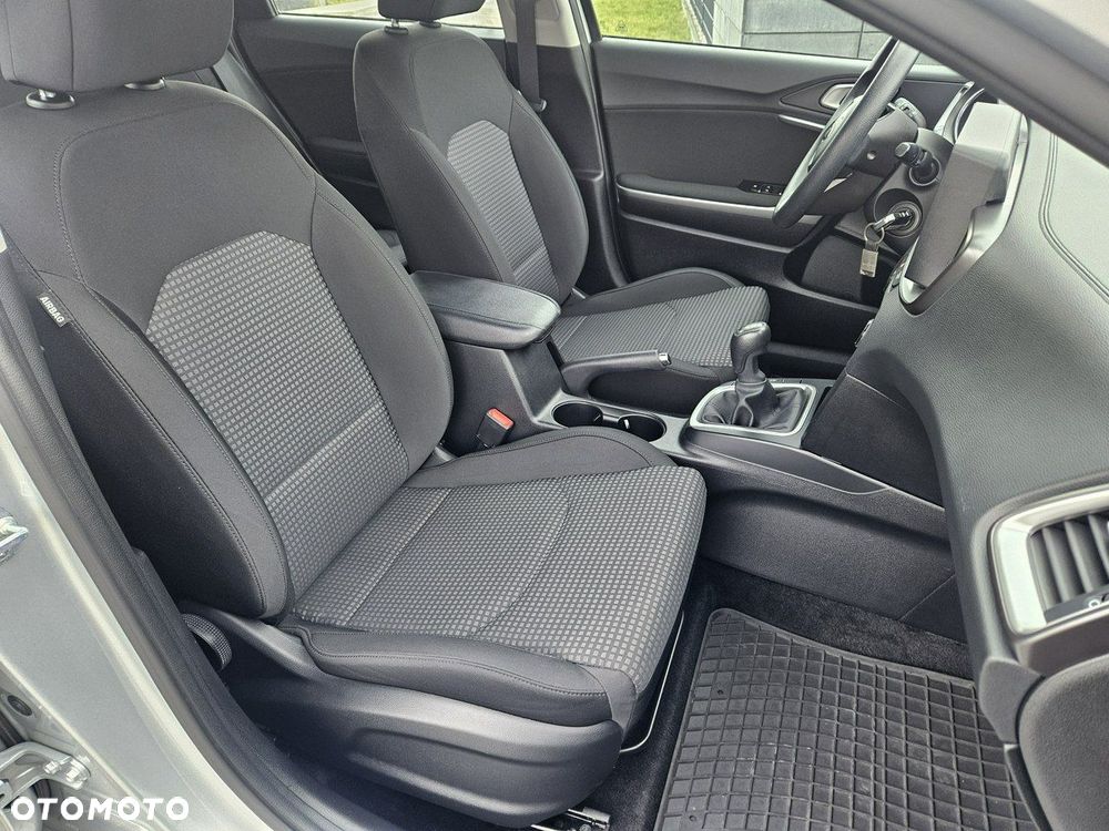 Kia Ceed - 16
