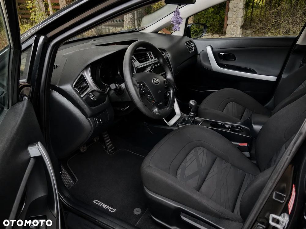 Kia Ceed - 11