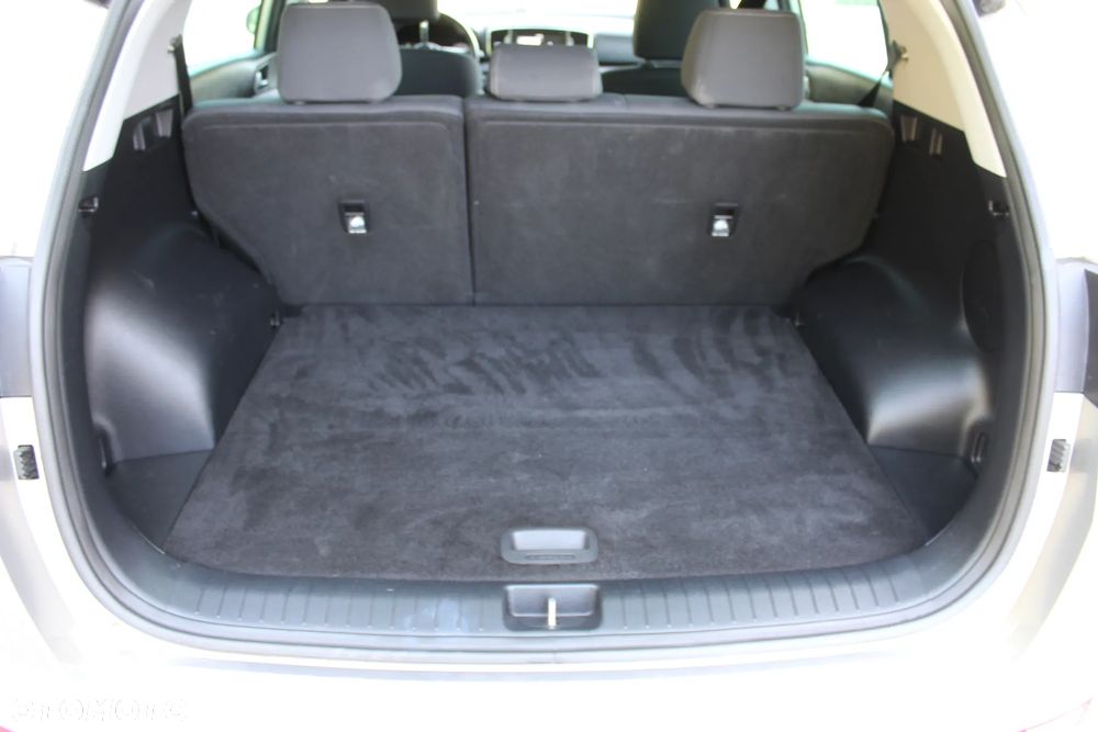 Kia Sportage 1.7 CRDI 2WD ISG Dream-Team Edition - 16