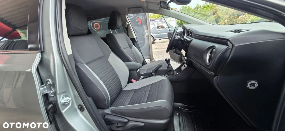 Toyota Auris 1.6 D-4D Design Edition - 38