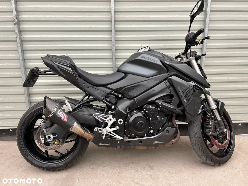 Suzuki GSX - 19