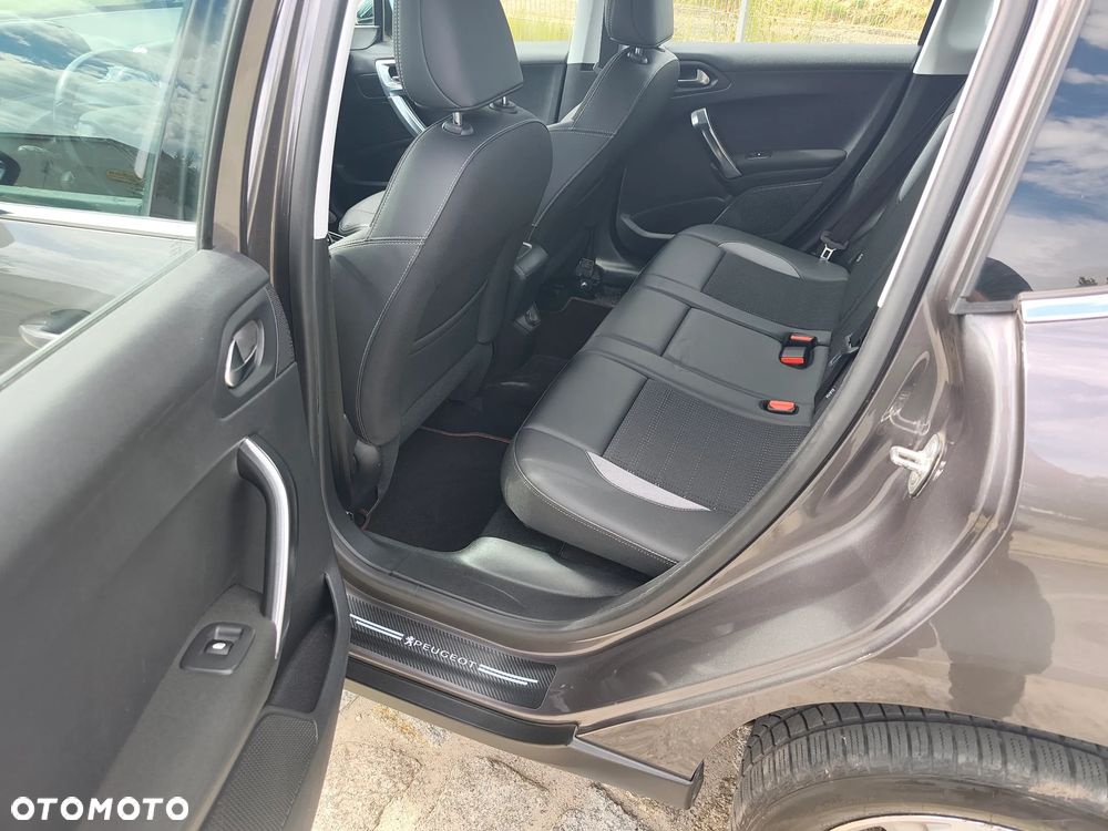 Peugeot 2008 1.2 Pure Tech Allure S&S - 14