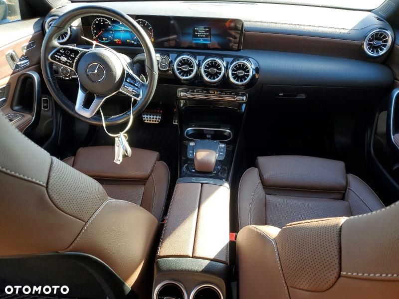 Mercedes-Benz CLA - 12