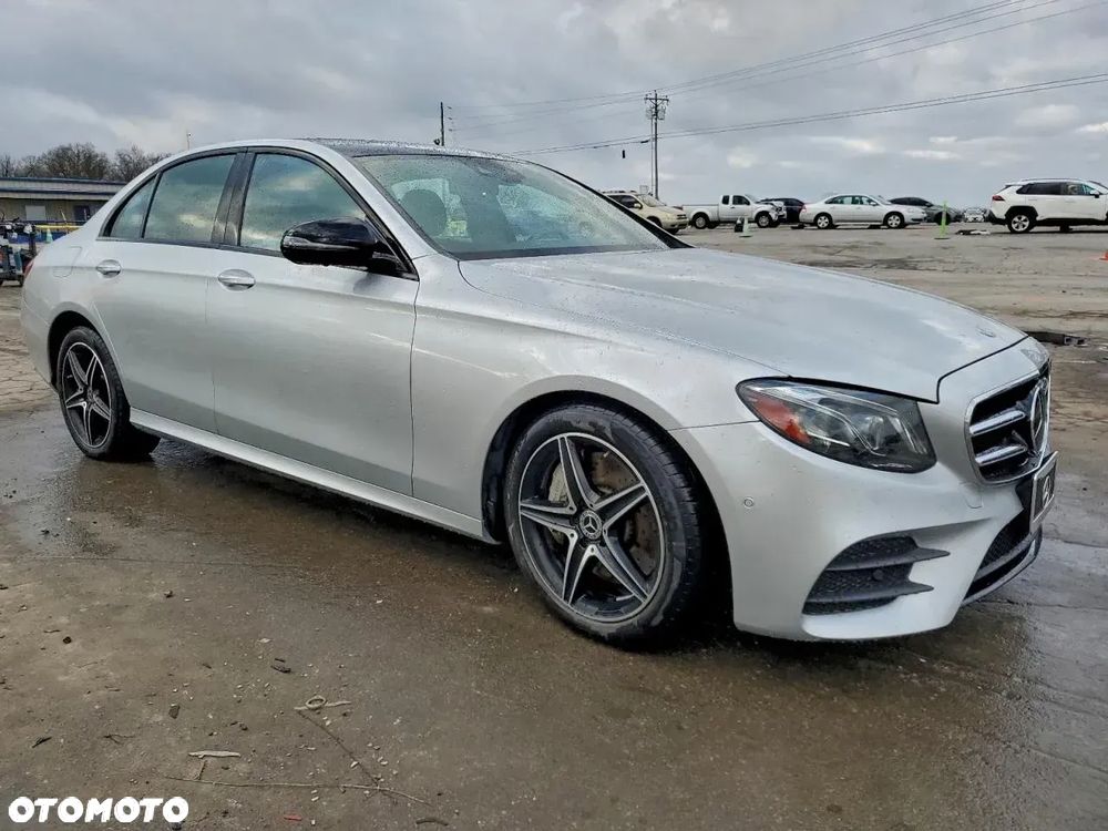 Mercedes-Benz Klasa E 300 9G-TRONIC - 6