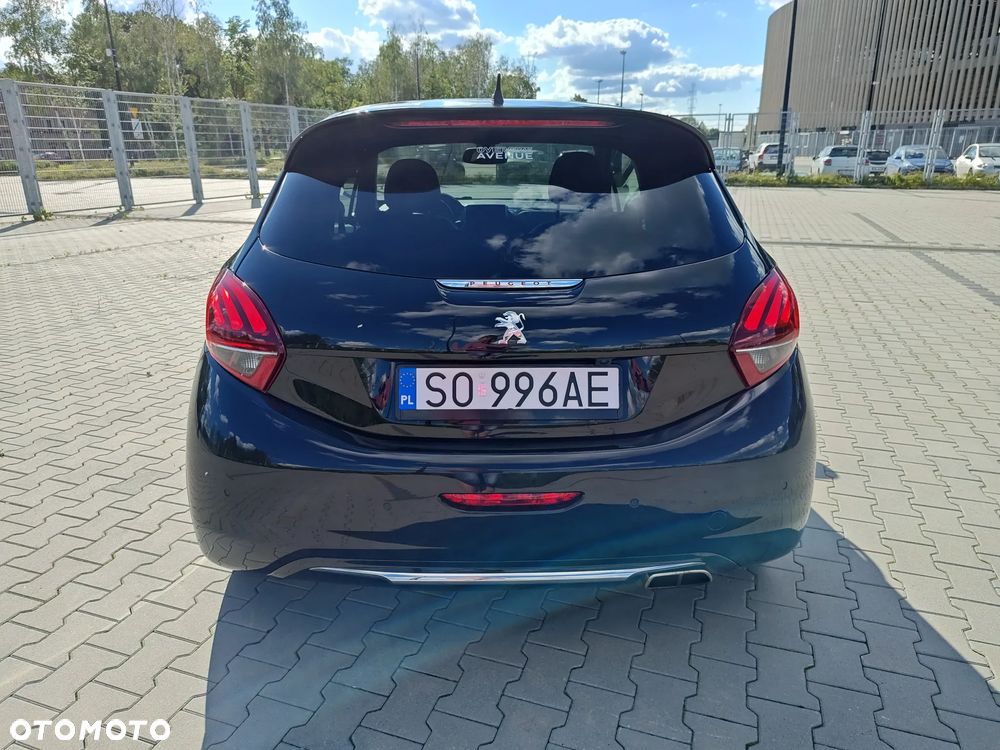 Peugeot 208 - 12