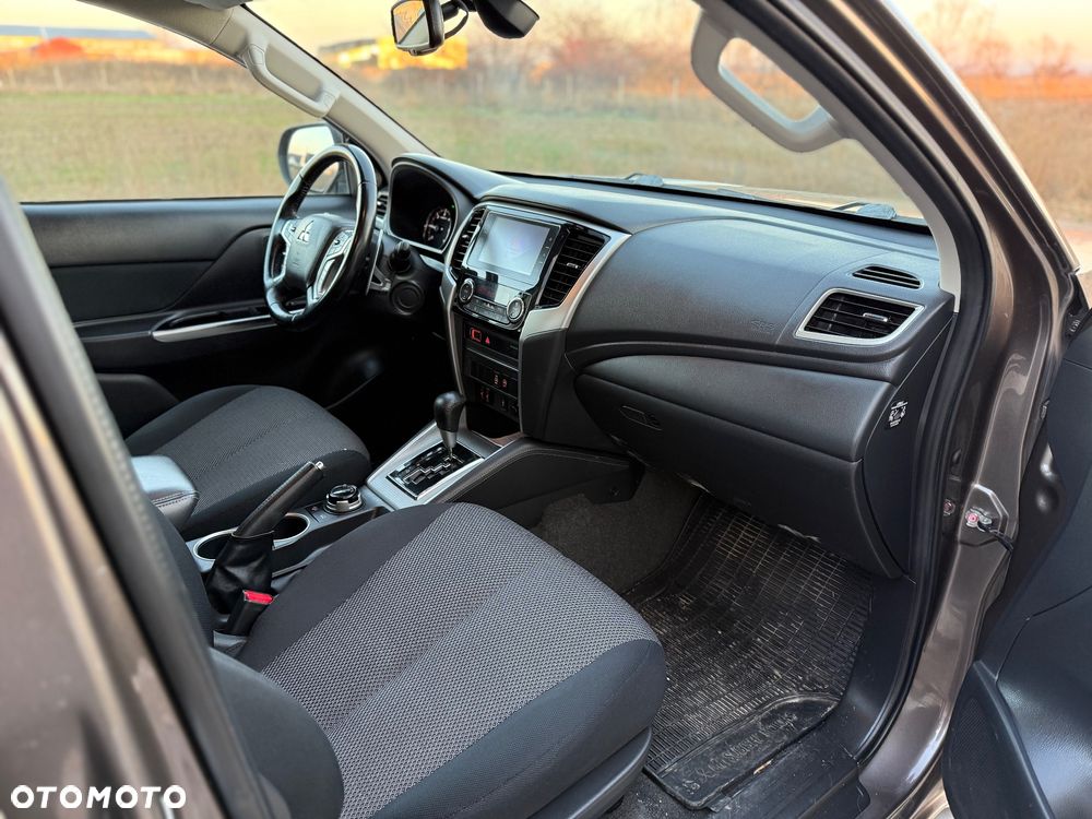 Mitsubishi L200 2.2 d DC Power Instyle Plus - 6