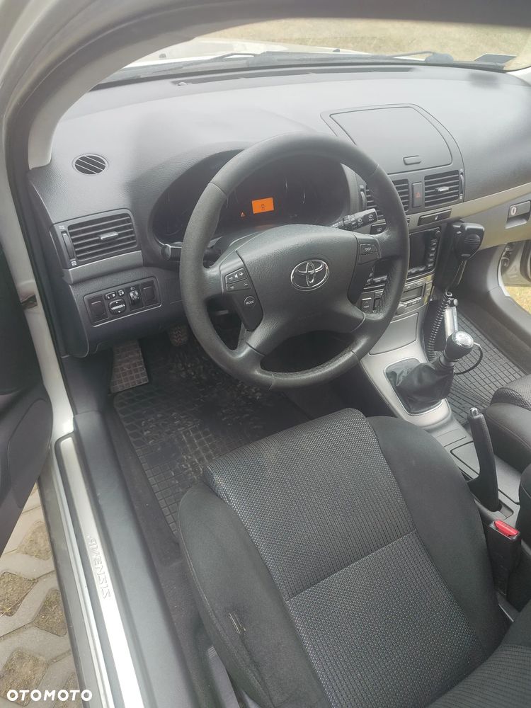 Toyota Avensis 2.0 D-4D - 16