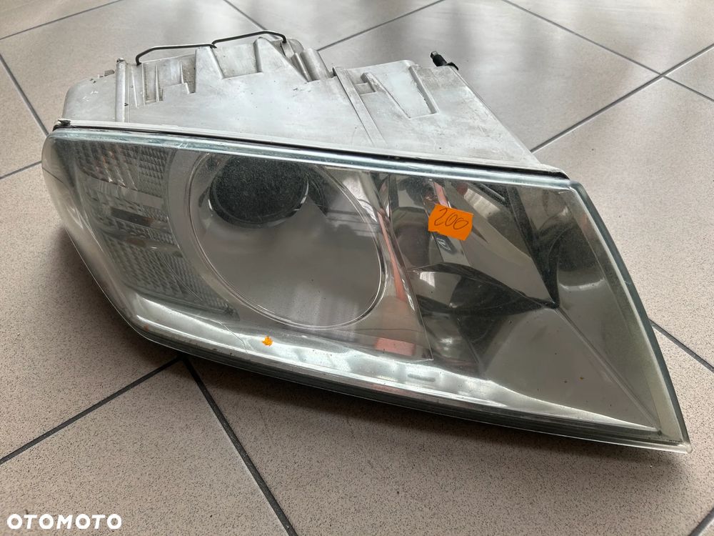 LAMPA PRAWA LEWA PRZÓD XENON SKODA OCTAVIA II - 7