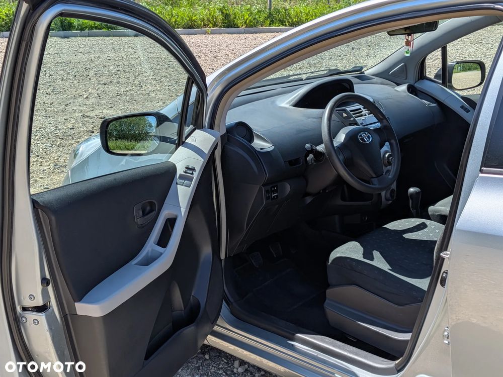 Toyota Yaris 1.0 Luna A/C - 30