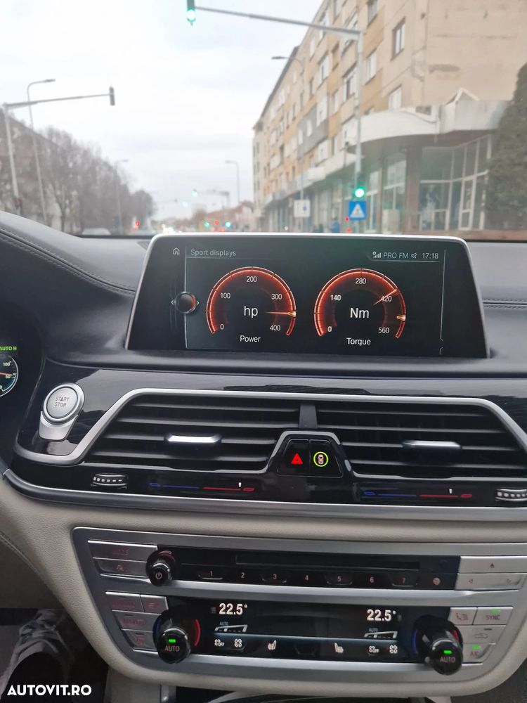 BMW Seria 7 740e iPerformance - 37
