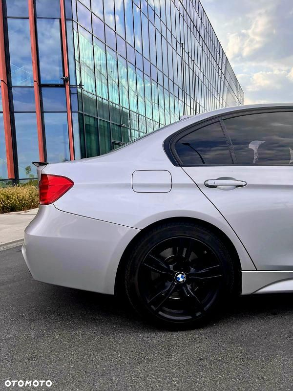 BMW Seria 3 335i xDrive M Sport - 13