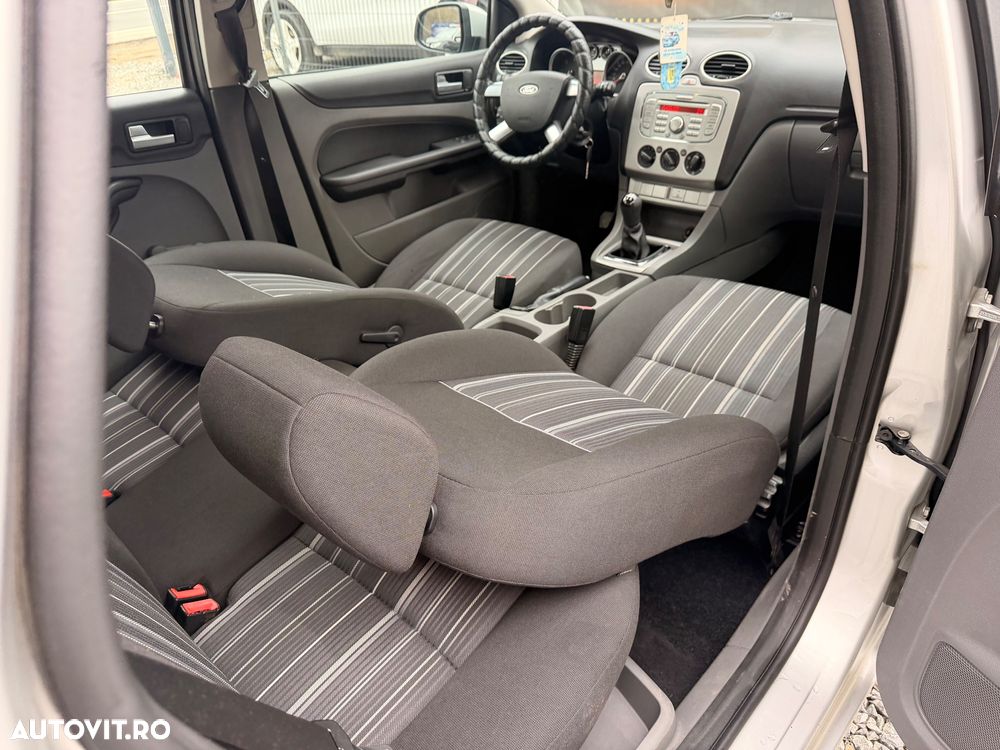 Ford Focus 1.6 TDCI DPF Style - 8