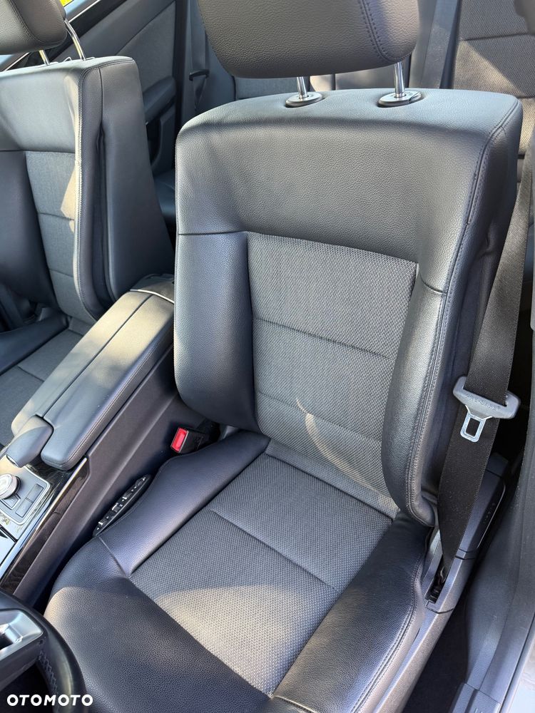 Mercedes-Benz Klasa E 300 CDI DPF BlueEFFICIENCY 7G-TRONIC Avantgarde - 21