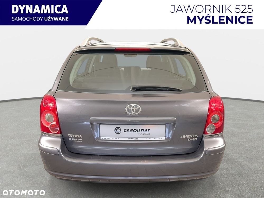 Toyota Avensis - 8
