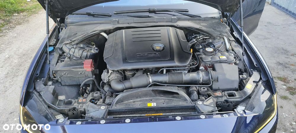 Jaguar XE 20d AWD R-Sport - 3