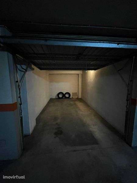 Garagem Box (16,2m²) de fácil acesso - São Vicente, Braga - Grande imagem: 4/12