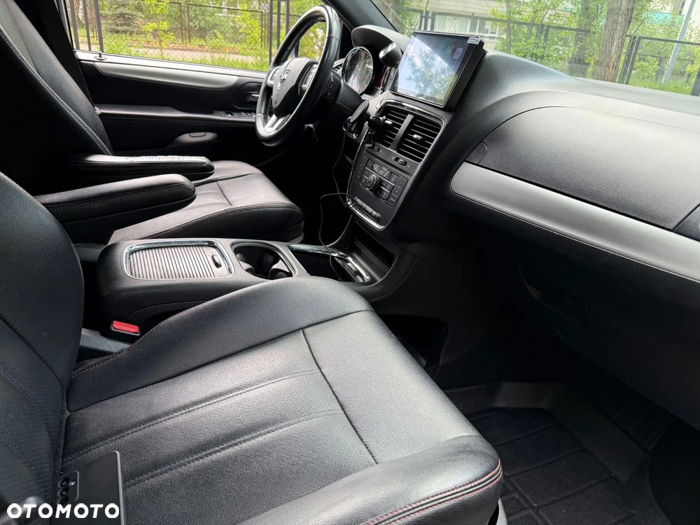 Dodge Grand Caravan 3.6 R/T - 11