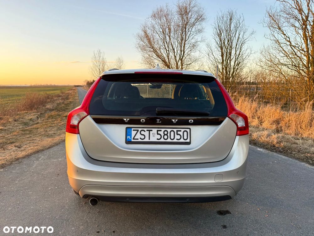 Volvo V60 D3 Momentum - 6