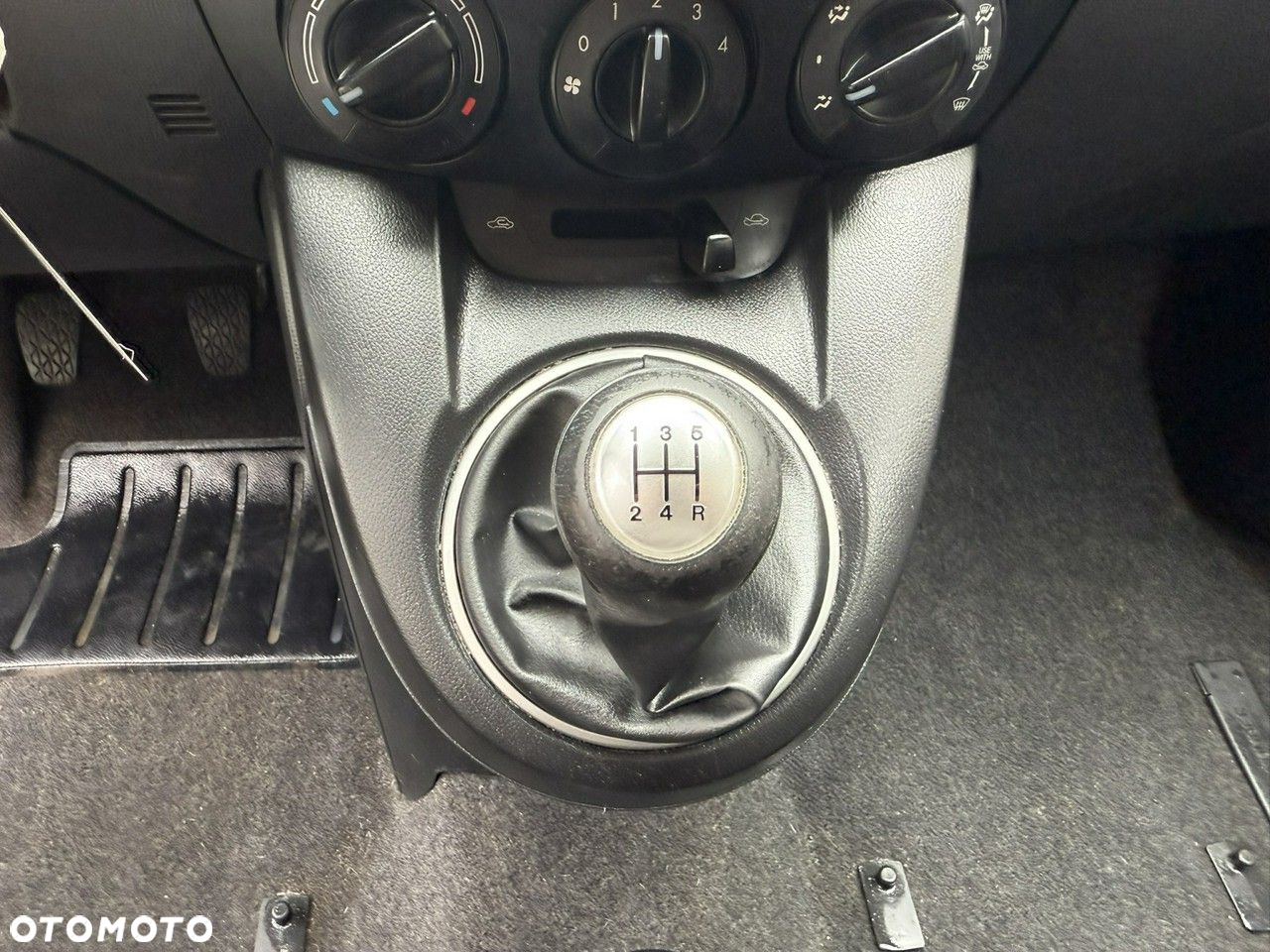 Mazda 2 - 16
