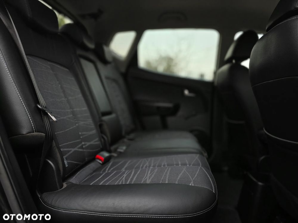 Kia Venga - 17