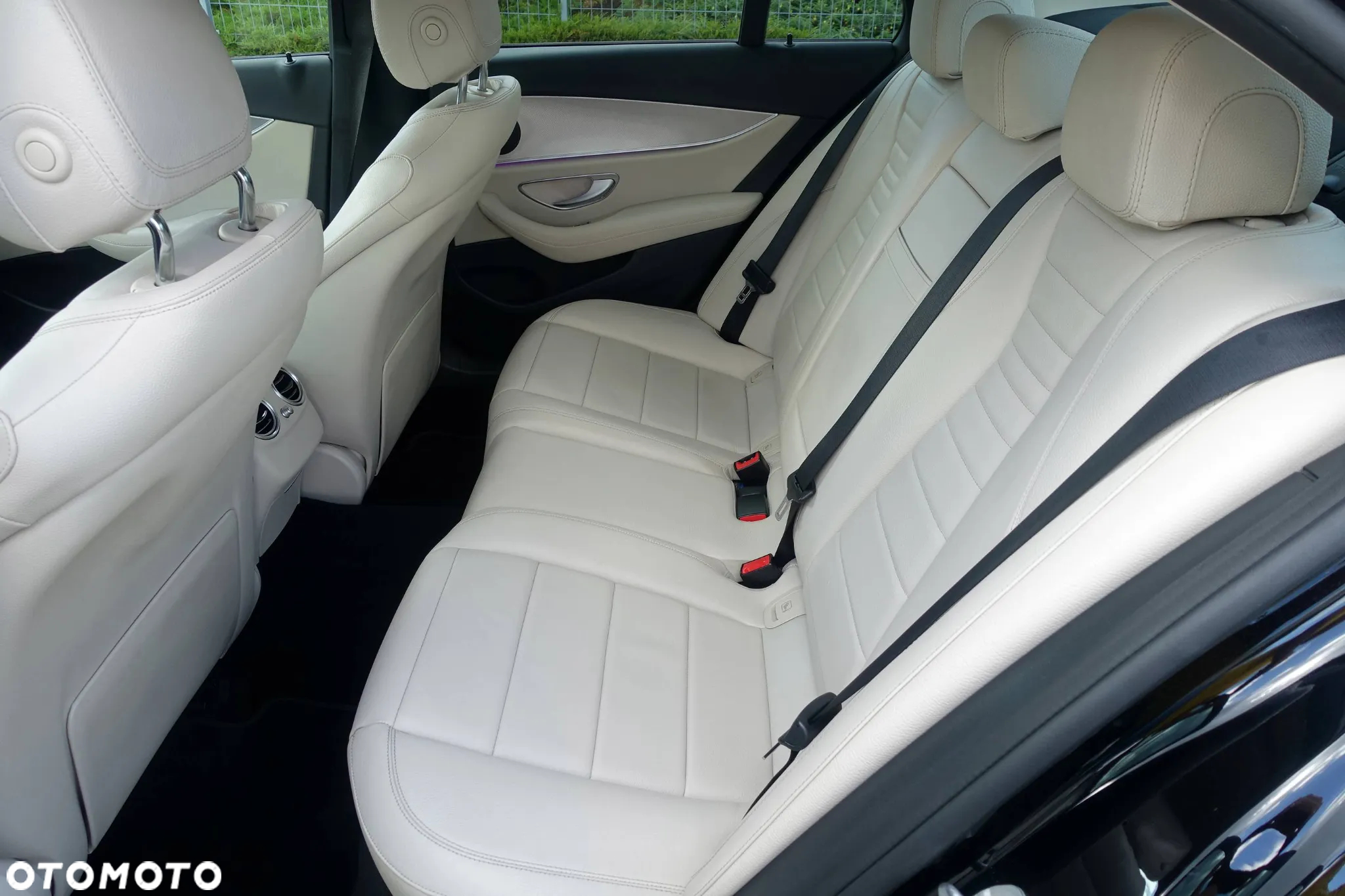 Mercedes-Benz Klasa E 220 d 4-Matic 9G-TRONIC - 14