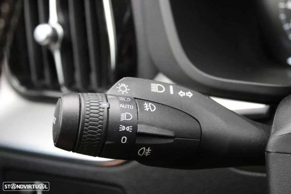 Volvo XC 60 2.0 D4 R-Design Geartronic - 28