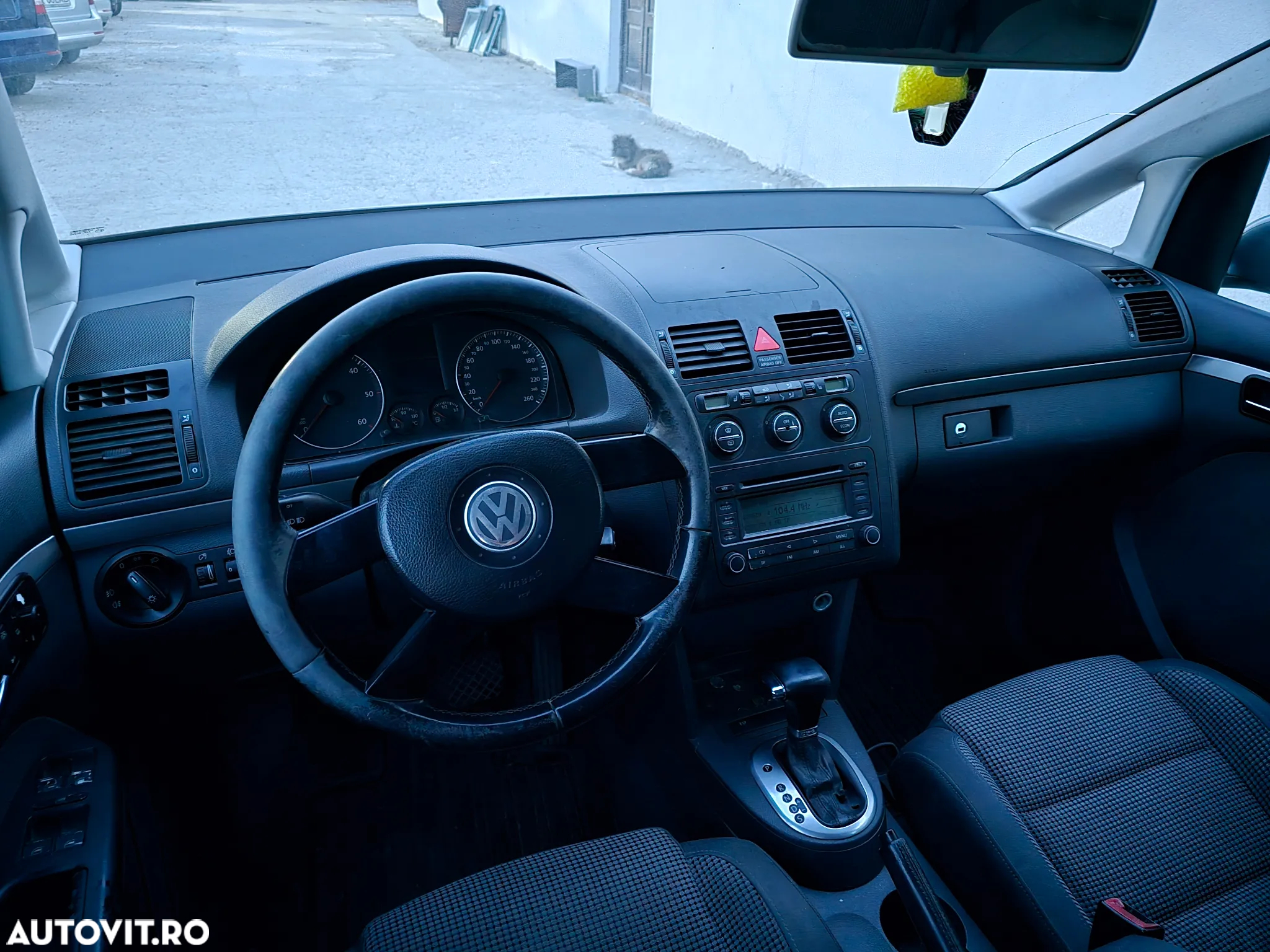 Volkswagen Touran 1.9TDI Highline DSG - 6