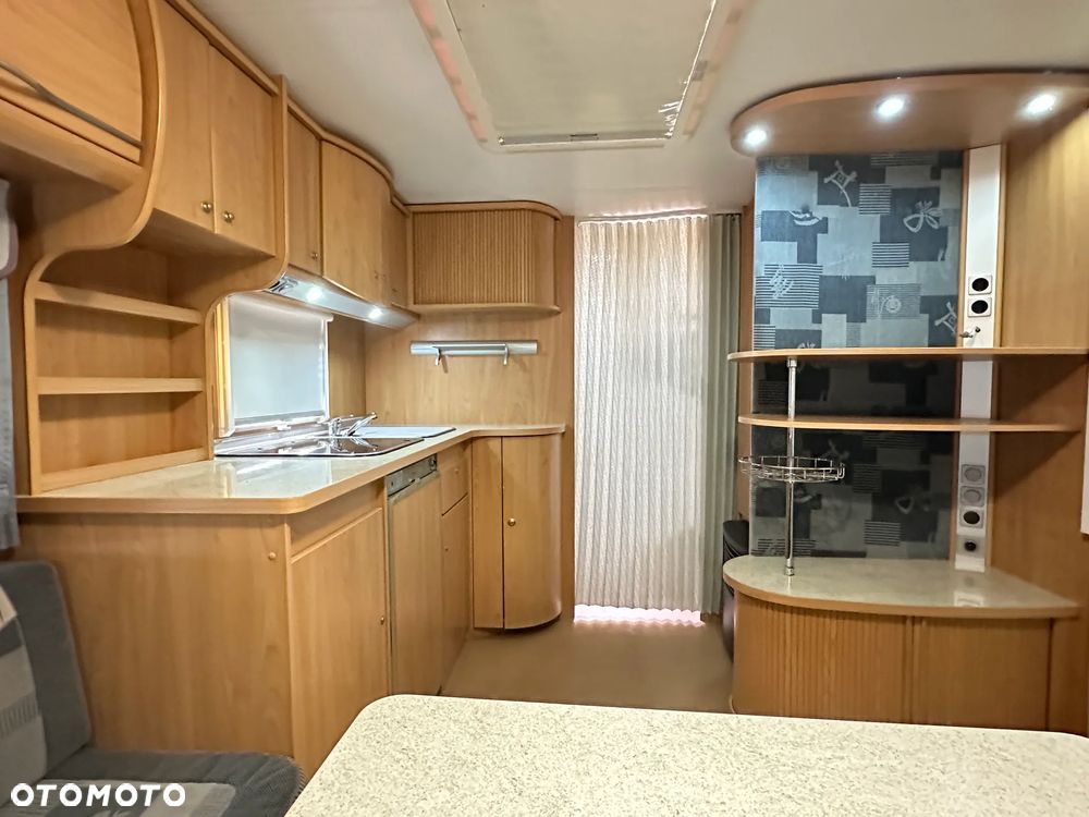 Burstner 720 TK VENTANA z napędem i łóżkami piętrowymi - 8 os. - 12