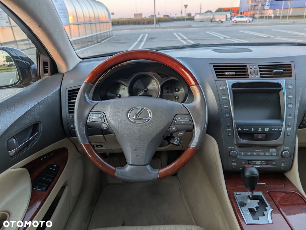 Lexus GS 450h - 12