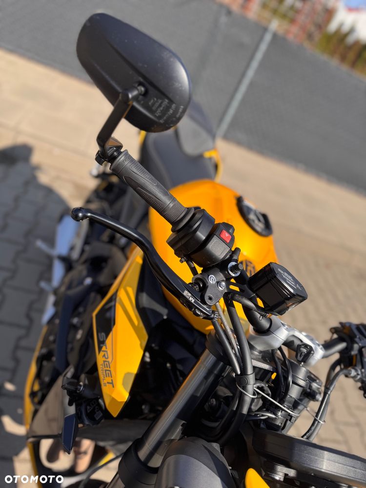 Triumph Street Triple - 9