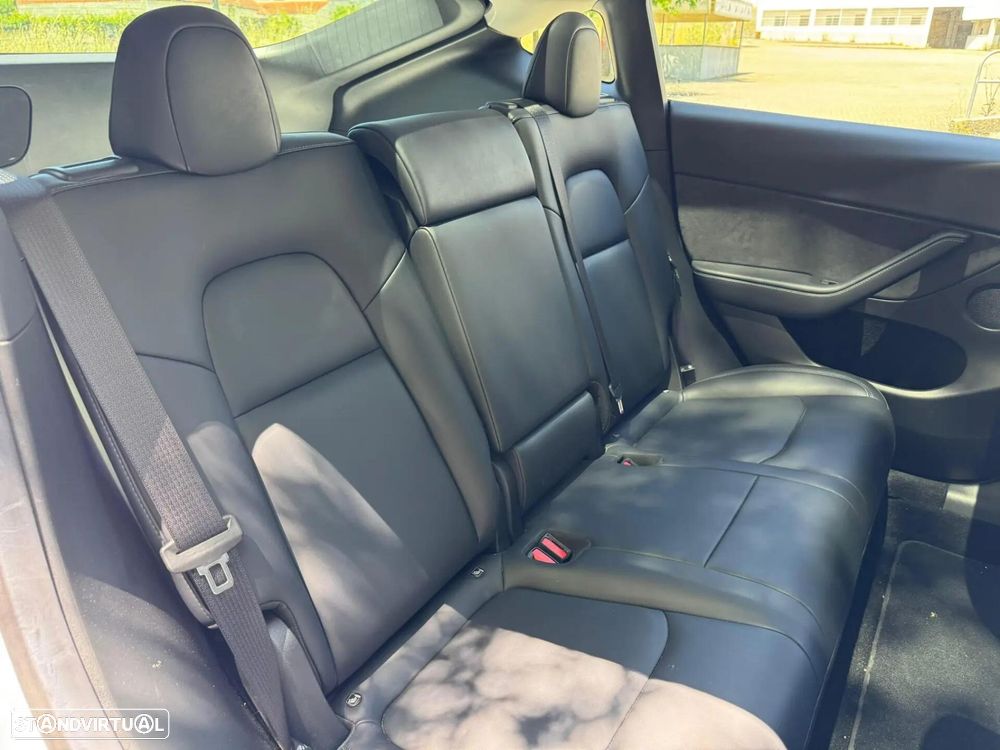 Tesla Model Y Long Range Dual Motor AWD - 28