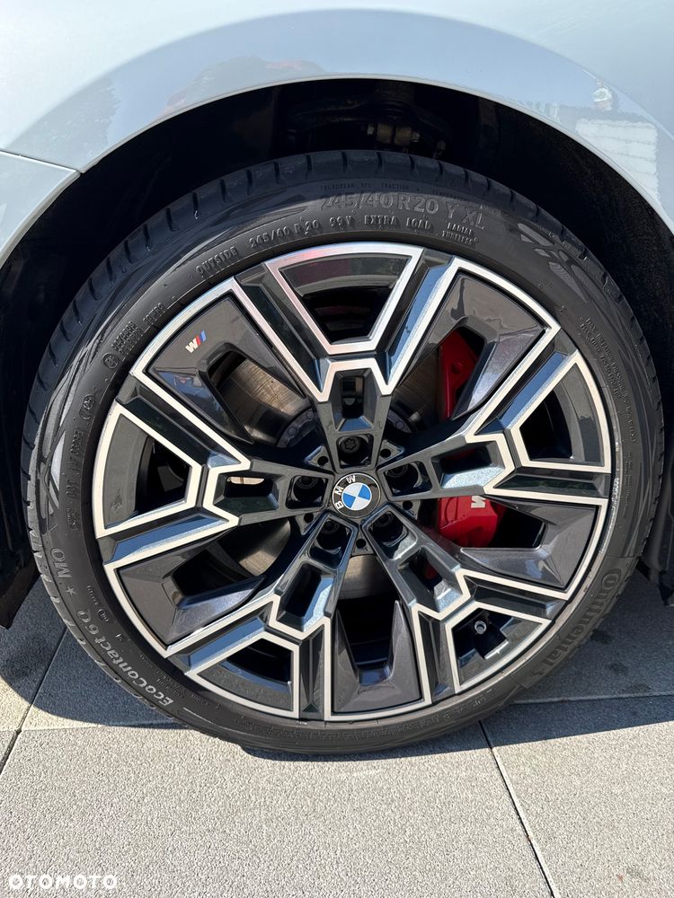 BMW i5 - 9