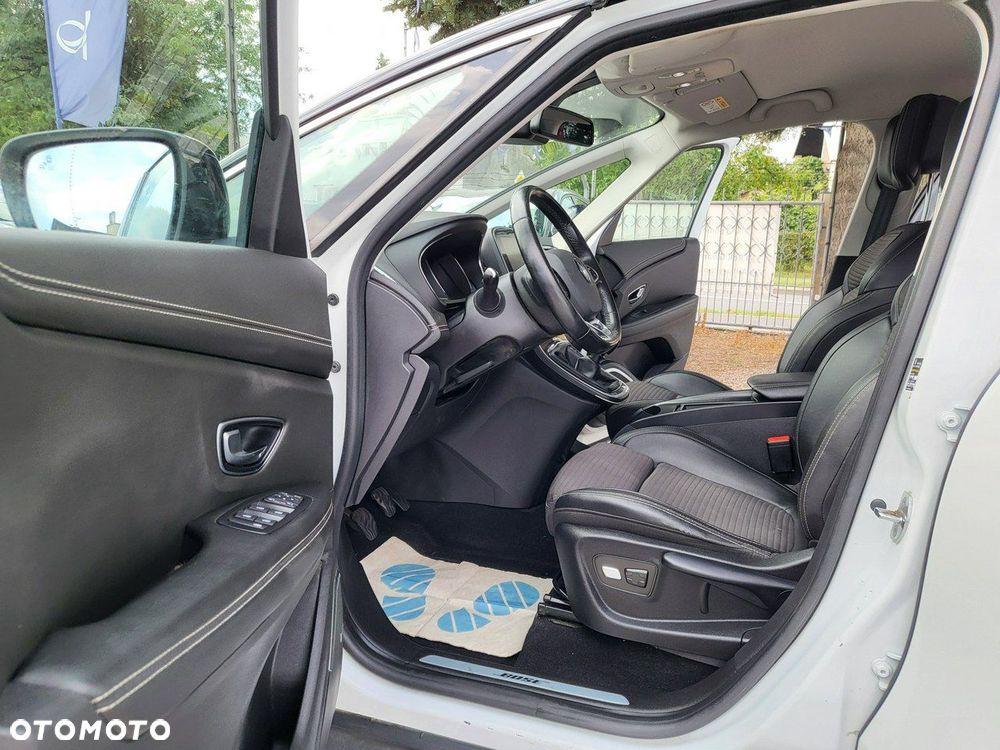 Renault Grand Scenic - 12